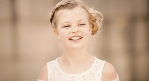 portrait of young blond girl in white dress captured by videograaf in Nederland