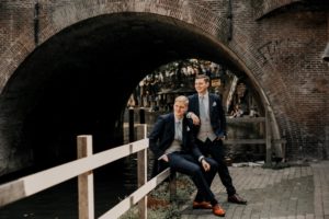 Gay couple poses for wedding photographer in Utrecht. Gay wedding photoshoot near the canal arch of Utrecht