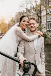 Wedding photoshoot in Amsterdam where couple poses for a photographer