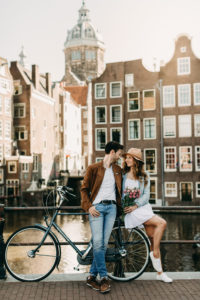 This happy couple is enjoying their couple photoshoot in Amsterdam.