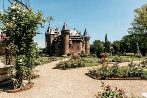 View on Kasteel de Haar and its gardens. De mooiste trouwlocaties in Nederland